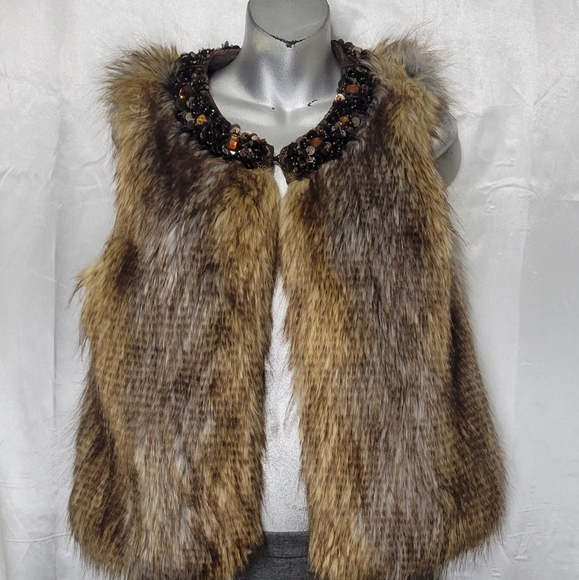 EXPRESS JEWELED 100% FAUX FUR VEST Express Vest M - Picture 10 of 10
